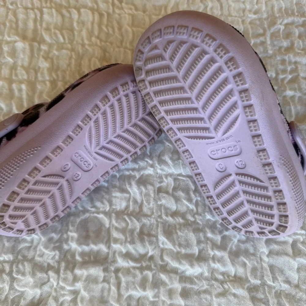 CROCS gently preloved